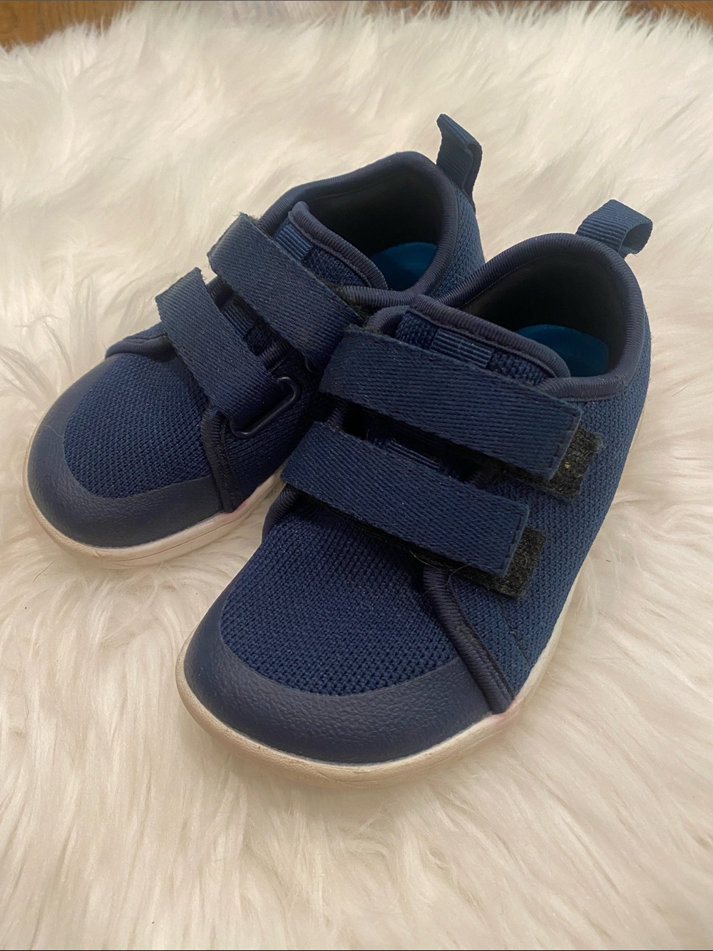 Kids Whitin Wide sz 11 Velcro Athletic Shoes
